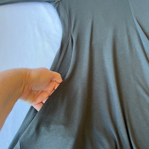 Alembika relaxed fit soft stretch mock neck tunic with front pockets - Picture 5 of 9